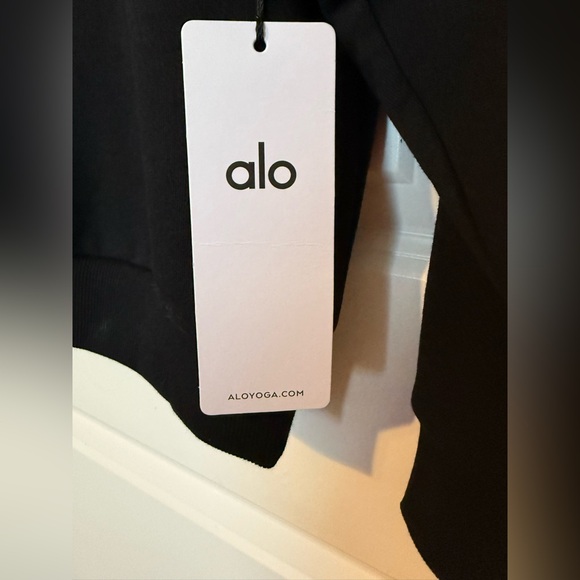 NWT! Alo Accolade Crew Neck Pullover Black, Size Small (4-6)! - Picture 3 of 10
